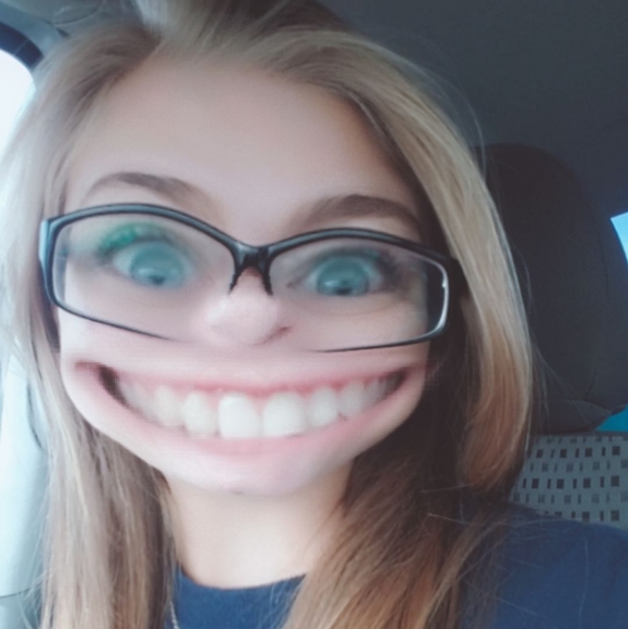 Meet your Posher, Rachael Halchishick - Picture 3 of 8